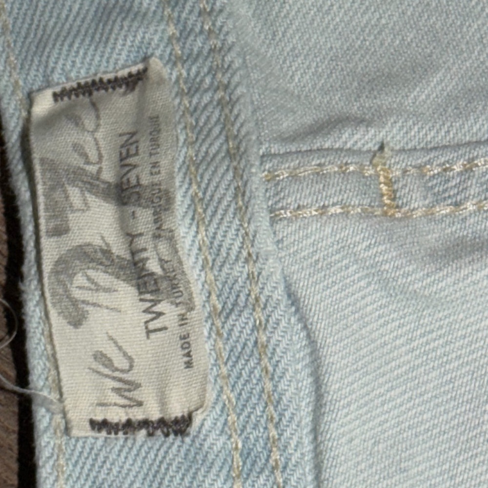 Free People Light Blue Distressed Button Fly Hi RiseCropped Jeans “Maggie” Sz 27 - Picture 7 of 12
